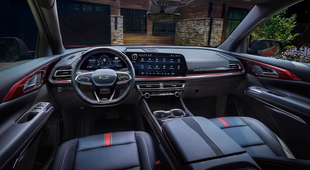 The black interior of a 2025 Chevy Traverse.