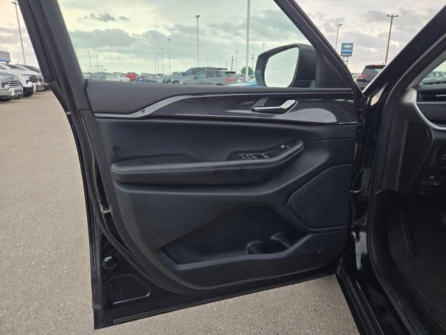 2023 Jeep Grand Cherokee Laredo 4x2