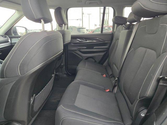 2023 Jeep Grand Cherokee Laredo 4x2