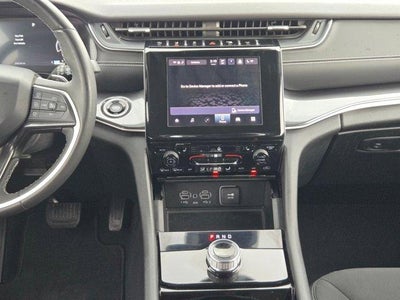 2023 Jeep Grand Cherokee Laredo 4x2