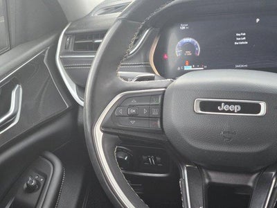 2023 Jeep Grand Cherokee Laredo 4x2