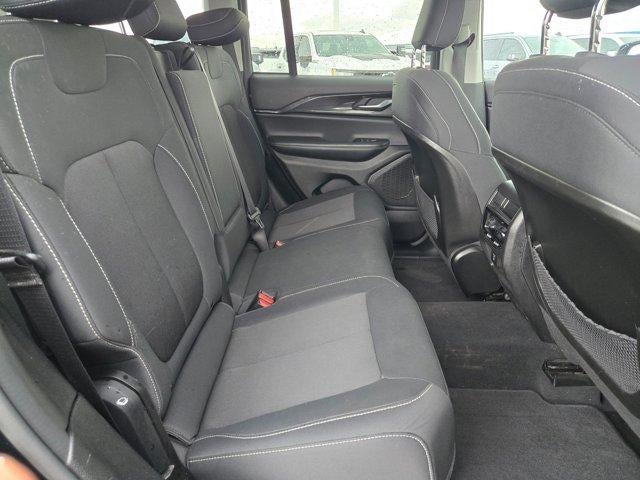 2023 Jeep Grand Cherokee Laredo 4x2