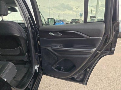 2023 Jeep Grand Cherokee Laredo 4x2