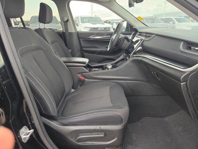 2023 Jeep Grand Cherokee Laredo 4x2