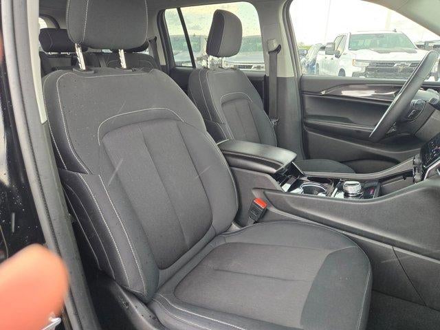 2023 Jeep Grand Cherokee Laredo 4x2