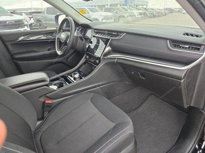 2023 Jeep Grand Cherokee Laredo 4x2