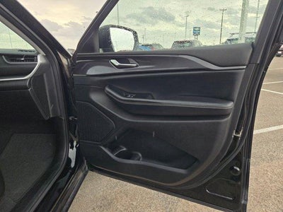 2023 Jeep Grand Cherokee Laredo 4x2