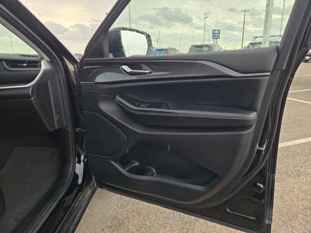 2023 Jeep Grand Cherokee Laredo 4x2