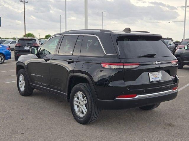 2023 Jeep Grand Cherokee Laredo 4x2