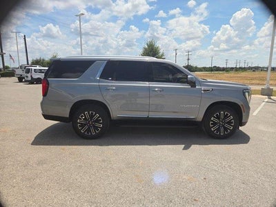 2025 GMC Yukon Elevation