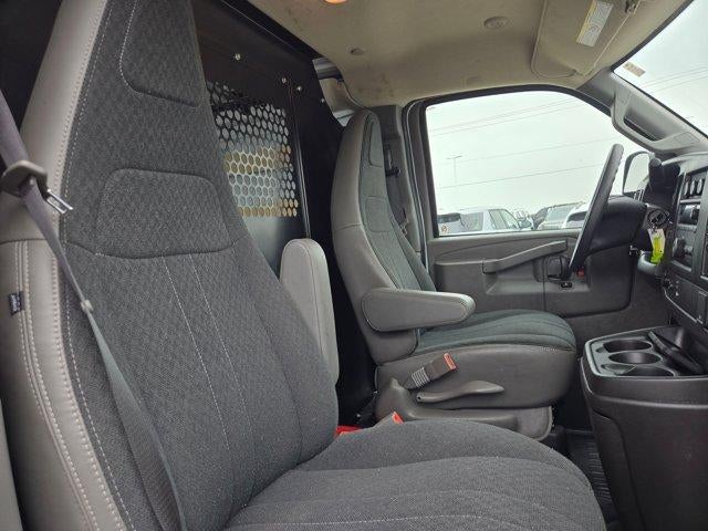 2025 GMC Savana Cargo Base