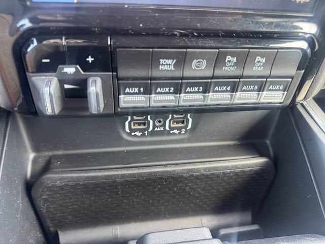 2023 RAM 3500 Laramie Crew Cab 4x4 8' Box