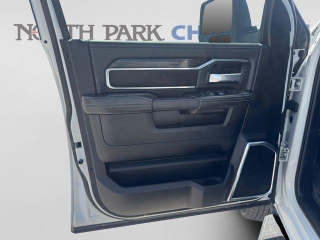2024 RAM 3500 Laramie Crew Cab 4x4 8' Box
