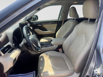 2022 Toyota Highlander Hybrid Platinum