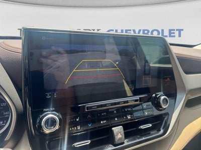 2022 Toyota Highlander Hybrid Platinum