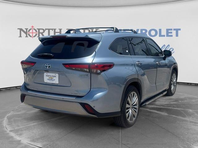 2022 Toyota Highlander Hybrid Platinum