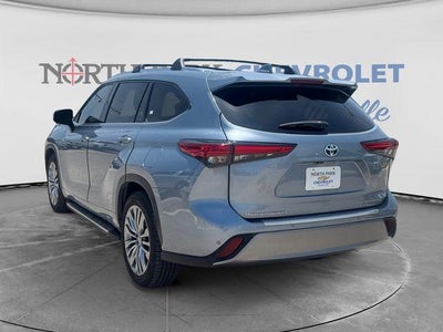 2022 Toyota Highlander Hybrid Platinum