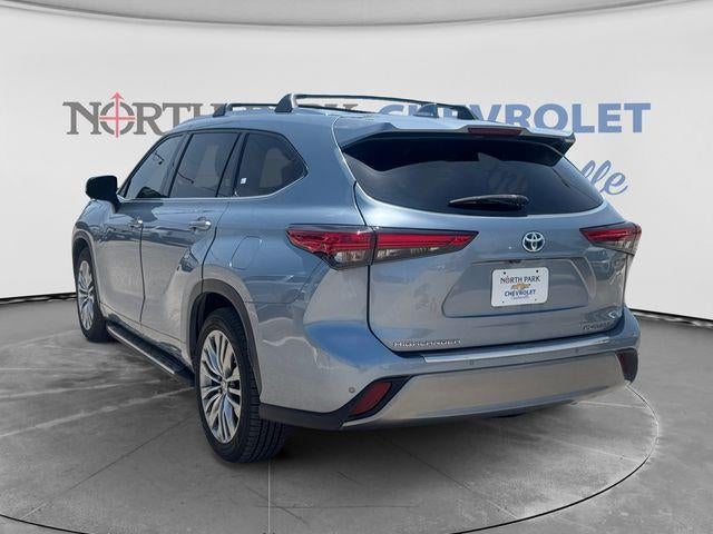 2022 Toyota Highlander Hybrid Platinum