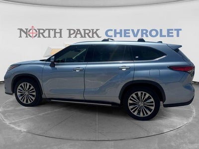 2022 Toyota Highlander Hybrid Platinum