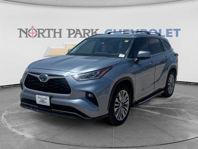 2022 Toyota Highlander Hybrid Platinum