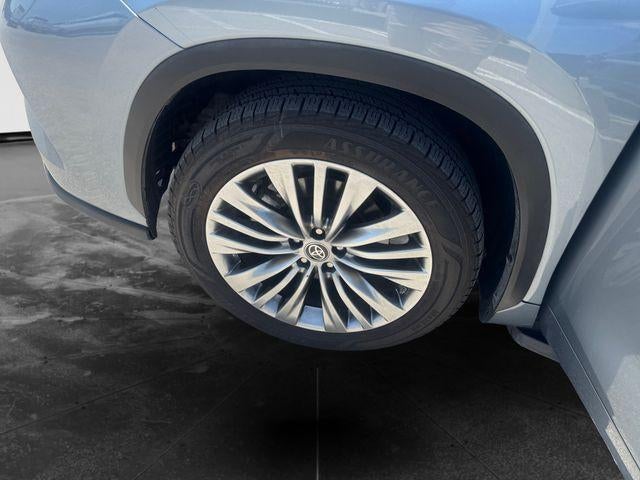 2022 Toyota Highlander Hybrid Platinum