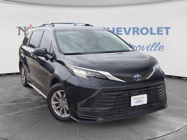 2022 Toyota Sienna LE