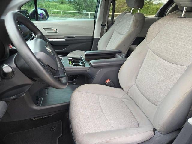 2022 Toyota Sienna LE