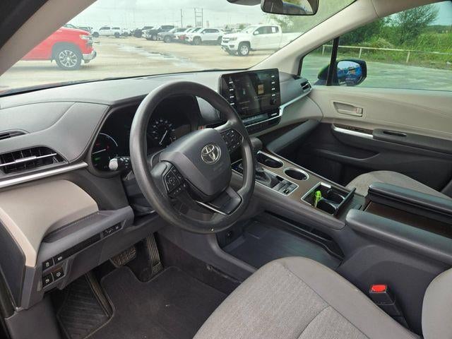 2022 Toyota Sienna LE