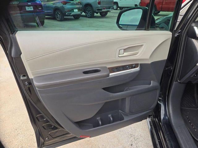 2022 Toyota Sienna LE