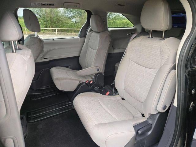 2022 Toyota Sienna LE