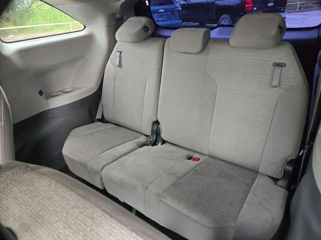 2022 Toyota Sienna LE