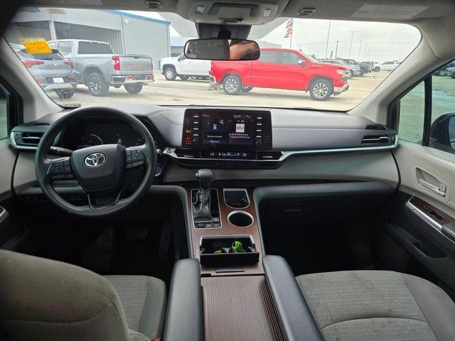 2022 Toyota Sienna LE