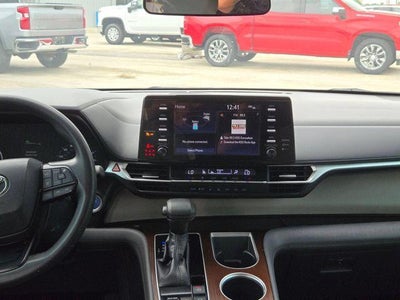 2022 Toyota Sienna LE