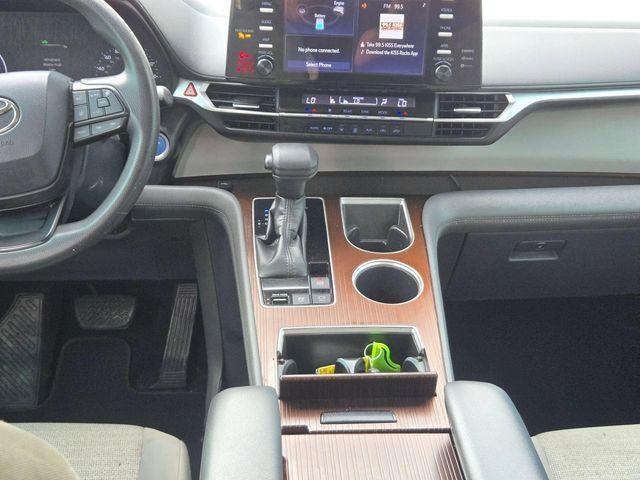 2022 Toyota Sienna LE