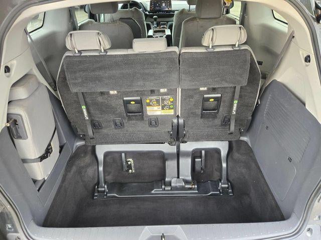 2022 Toyota Sienna LE