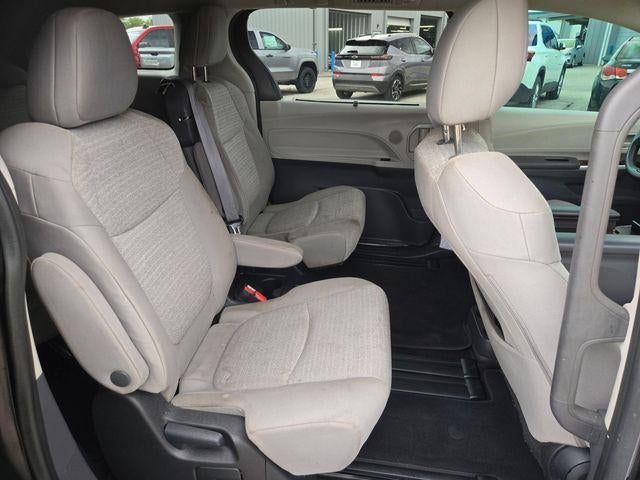 2022 Toyota Sienna LE