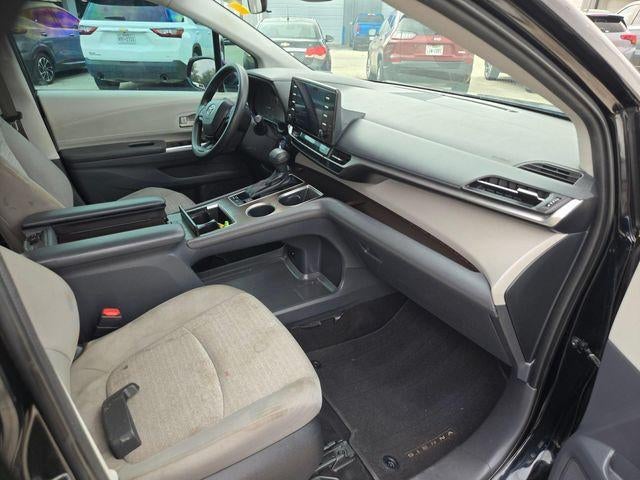 2022 Toyota Sienna LE
