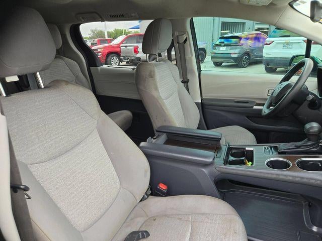 2022 Toyota Sienna LE
