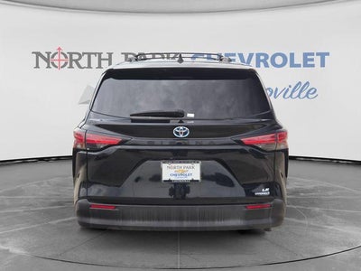 2022 Toyota Sienna LE