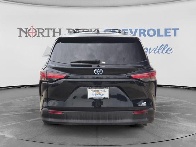 2022 Toyota Sienna LE