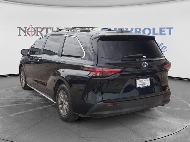 2022 Toyota Sienna LE