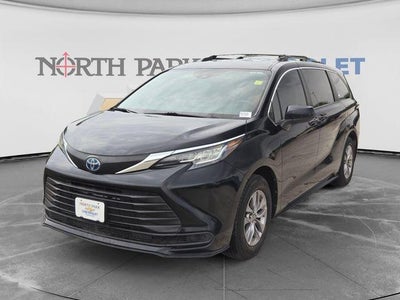 2022 Toyota Sienna LE