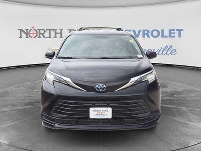 2022 Toyota Sienna LE