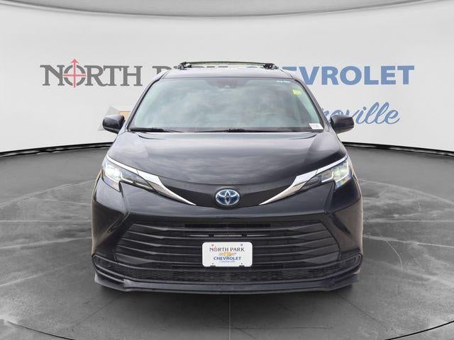 2022 Toyota Sienna LE