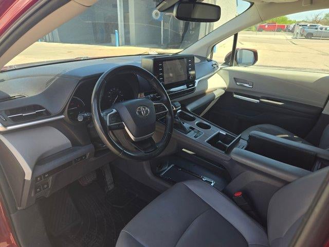 2021 Toyota Sienna XLE - Photo 11
