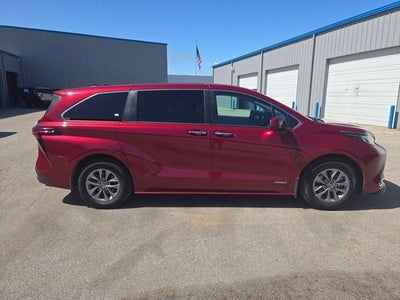 2021 Toyota Sienna XLE