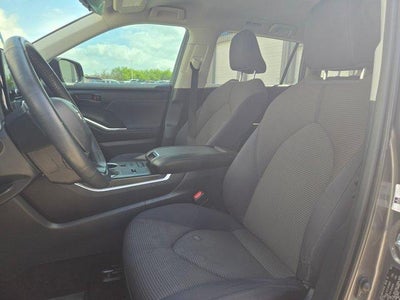 2022 Toyota Highlander LE