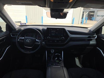 2022 Toyota Highlander LE