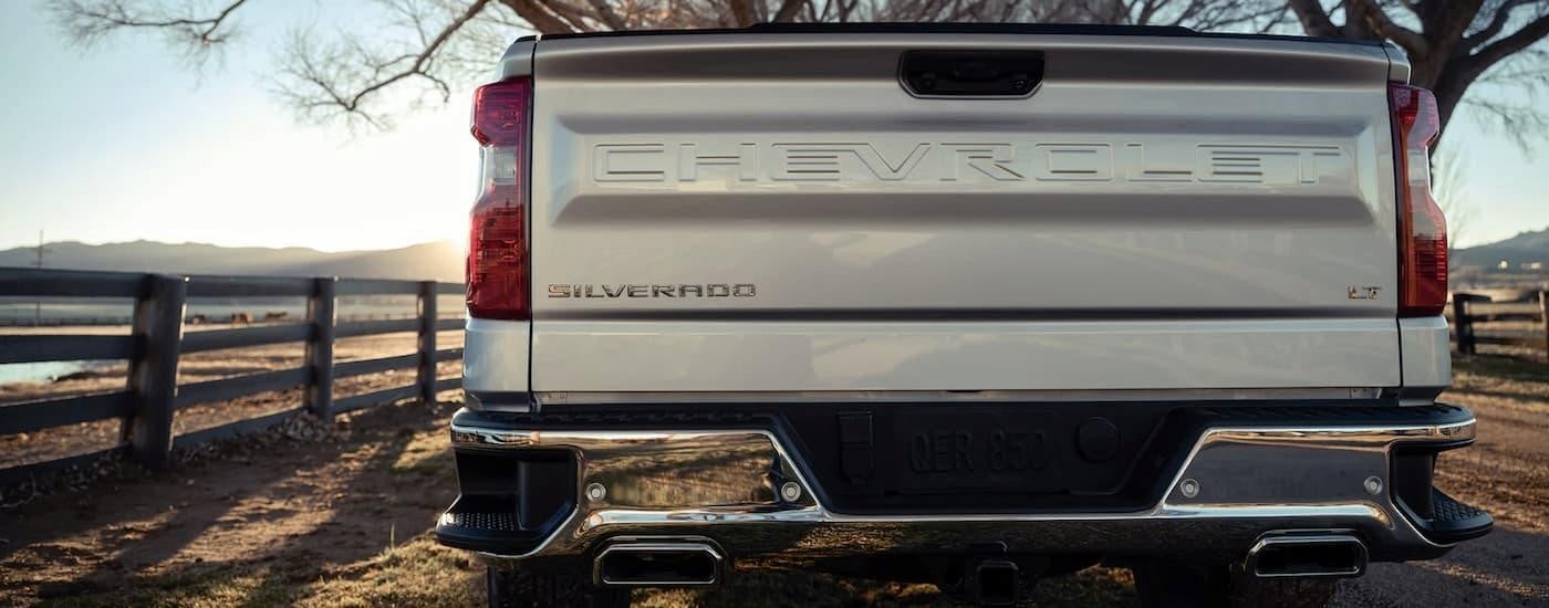 The tailgate on a grey 2022 Chevy Silverado 1500.