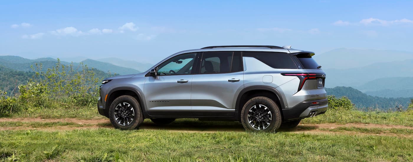 A silver 2025 Chevy Traverse for sale near Leon Valley from the side.